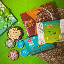 Four Desinger Diya, Dry Fruits & Sweets - USA Delivery Direct Four Desinger Diya, Dry Fruits & Sweets - USA Delivery Direct