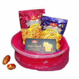 Haldiram's Hamper With Basket - UK Delivery Only Haldiram's Hamper With Basket - UK Delivery Only
