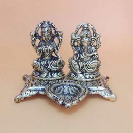 White Metal Ganesh & Lakshmi With Diya White Metal Ganesh & Lakshmi With Diya