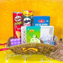 Aram Ganesha Idol, Two Pringles & Sweets - USA Delivery Direct Aram Ganesha Idol, Two Pringles & Sweets - USA Delivery Direct