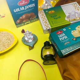 Ganesha Idol, Lantern & Sweets - USA Delivery Direct Ganesha Idol, Lantern & Sweets - USA Delivery Direct