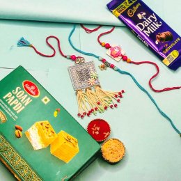 Chocolate and Sweet With Bhaiya Bhabhi &1 Kids Rakhi - Direct Chocolate and Sweet With Bhaiya Bhabhi &1 Kids Rakhi - Direct